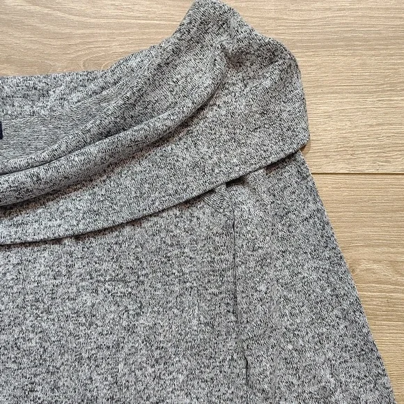 GAP Heather Gray Off-Shoulder Sweater,  Ladies Size XS,  Fitted Off Shoulder Top - Picture 4 of 6